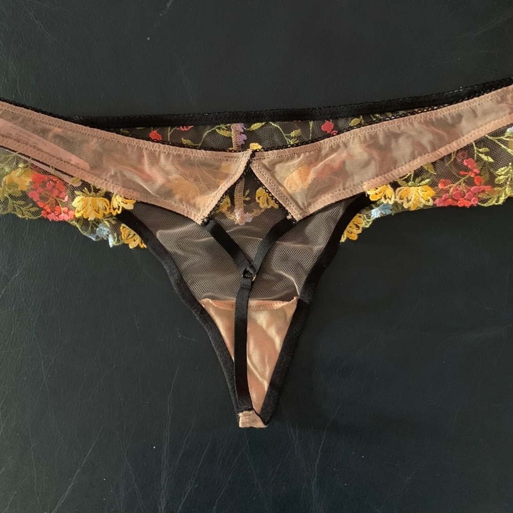 Victoria Secret Dream Angels Sweet Praline Thong M - Picture 2 of 3